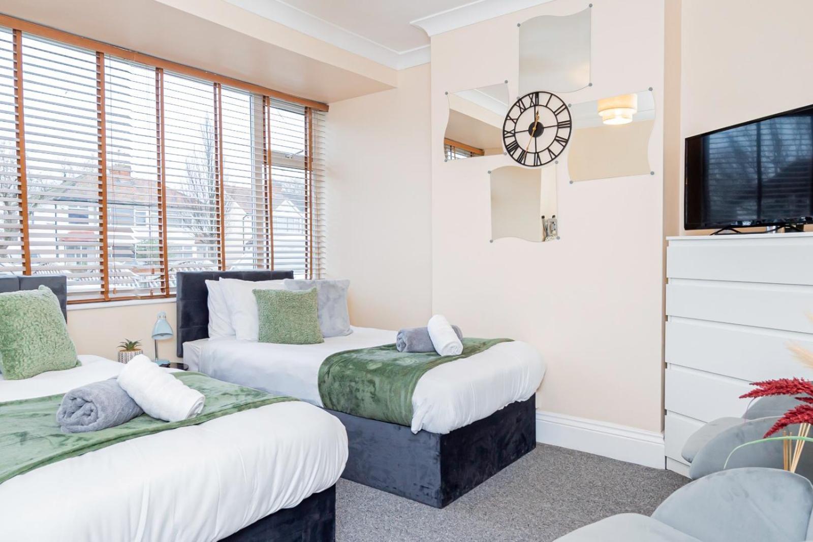 The Radleys Villa Birmingham Exterior photo